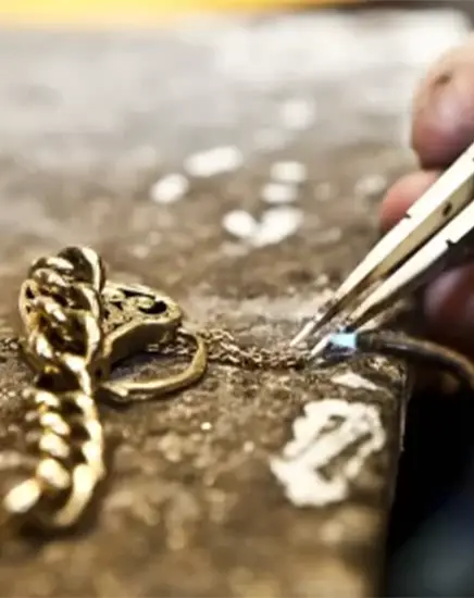 Reparación de joyas en taller especializado